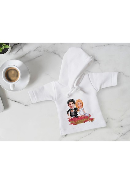 Kişiye Özel Sevgililer Karikatürlü Mini Beyaz Içki Şişesi Tişörtü , Ev Bar Dekoru, Viski, Şarap, Votka, Rakı Şişesi Tişörtü, Ev Barı-10 fırsatları