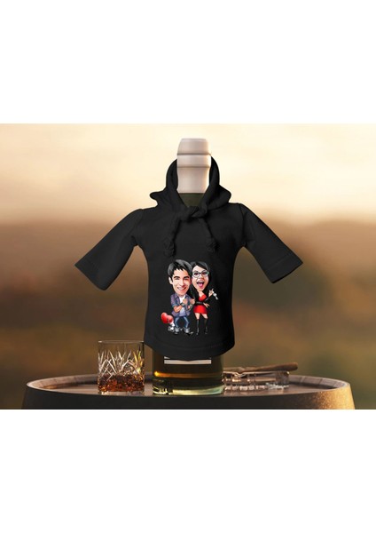 Kişiye Özel Sevgililer Karikatürlü Mini Siyah Içki Şişesi Tişörtü , Ev Bar Dekoru, Viski, Şarap, Votka, Rakı Şişesi Tişörtü, Ev Barı-11