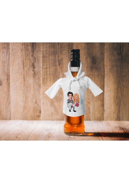Kişiye Özel Sevgililer Karikatürlü Mini Beyaz Içki Şişesi Tişörtü , Ev Bar Dekoru, Viski, Şarap, Votka, Rakı Şişesi Tişörtü, Ev Barı-7 modelleri