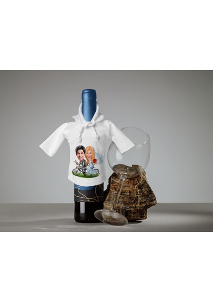 Kişiye Özel Sevgililer Karikatürlü Mini Beyaz Içki Şişesi Tişörtü , Ev Bar Dekoru, Viski, Şarap, Votka, Rakı Şişesi Tişörtü, Ev Barı-3