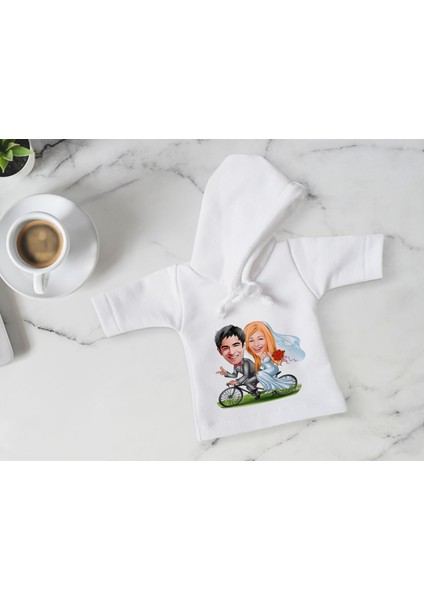 Kişiye Özel Sevgililer Karikatürlü Mini Beyaz Içki Şişesi Tişörtü , Ev Bar Dekoru, Viski, Şarap, Votka, Rakı Şişesi Tişörtü, Ev Barı-3 fırsatları