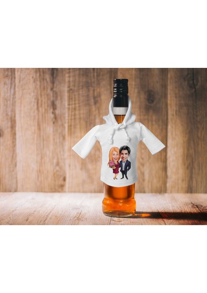 Kişiye Özel Sevgililer Karikatürlü Mini Beyaz Içki Şişesi Tişörtü , Ev Bar Dekoru, Viski, Şarap, Votka, Rakı Şişesi Tişörtü, Ev Barı-31 modelleri