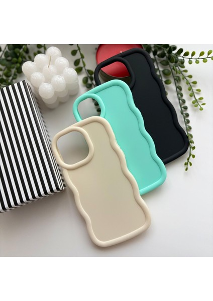 Kenarları Dalgalı Silikon Apple iPhone Kılıf - Apple iPhone 15 Pro Max Yeşil