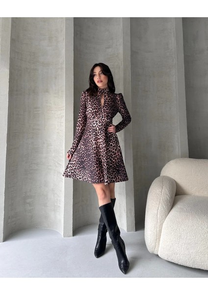 Öpücük Yaka Desenli Leopar Desenli Mini Çan Elbise