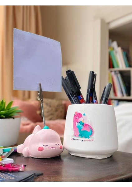 Sevimli Yorgun Pembe Dinozor Temalı Set Fotoğraf Not Tutacağı ve Dino Baskılı Kalemlik Hediyelikl
