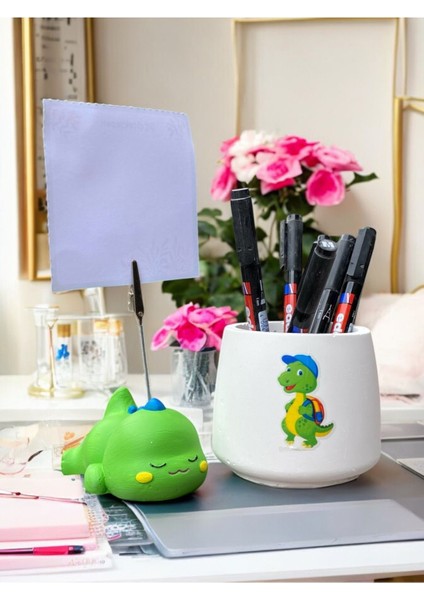 Sevimli Yorgun Yeşil Dinozor Temalı Set Fotoğraf Not Tutacağı ve Dinozor Baskılı Kalemlik Hediyelik fırsatları