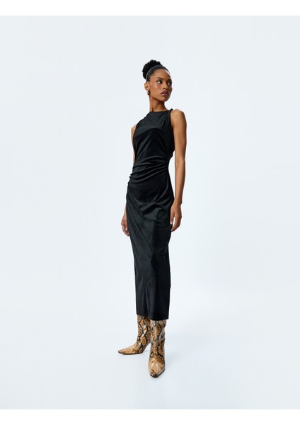 Slim Fit Drape Detaylı Kolsuz Uzun Kadife Elbise