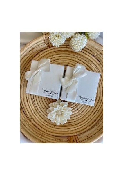 Lotus Mum Beyaz Kapaklı Kutu -20 Adet