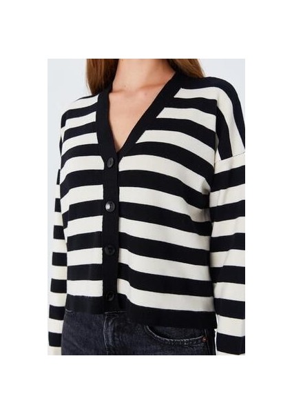 6892 Kadın Çizgili Dokulu Hırka Siyah fırsatları