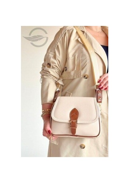 Şık ve Fonksiyonel Çok Bölmeli Kapaklı Orta Boy Kadın Postacı Çantası