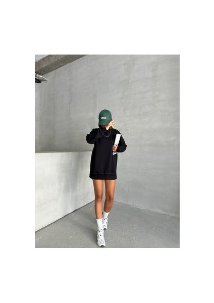 Kadın Siyah Dikiş Detaylı Oversize 3 Iplik Sweatshirt fırsatları