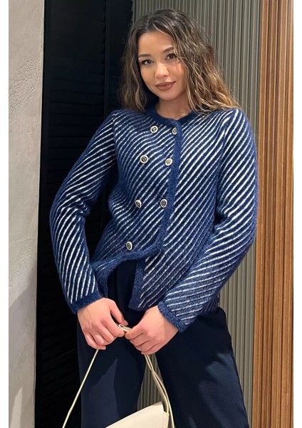 Yumoş Iplik Sakallı Triko Ceket
