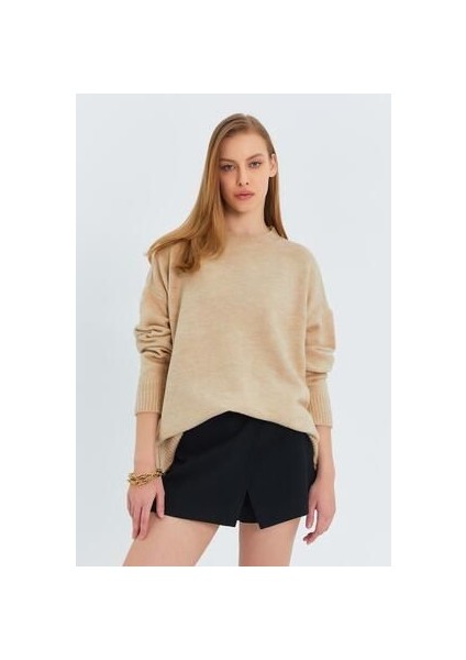6913 Kadın Salaş Yumuşak Dokulu Oversize Triko Kazak Bej indirimleri