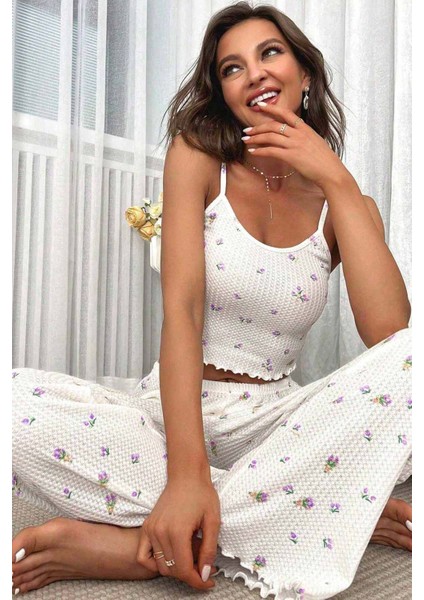 Kadın Çiçekli Baskılı Askılı Pijama Takımı 2 Parça Türkiye Üretimi Rahat ve Şık