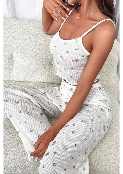 Kadın Çiçekli Baskılı Askılı Pijama Takımı 2 Parça Türkiye Üretimi Rahat ve Şık fiyatları