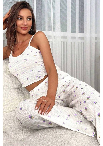 Kadın Çiçekli Baskılı Askılı Pijama Takımı 2 Parça Türkiye Üretimi Rahat ve Şık indirimleri