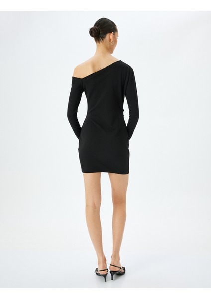 Drape Detaylı Asimetrik Yaka Uzun Kollu Mini Kalem Elbise fırsatları