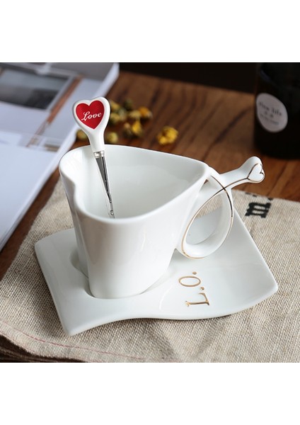 Desen Stili ile Mavi 180ML Seramik Bardak Yaratıcı Kalp Şeklinde Çift Kupa Bardak Bir Çift Avrupa Kahve Fincanı Seti Düğün Hediyeleri (Yurt Dışından) fiyatları
