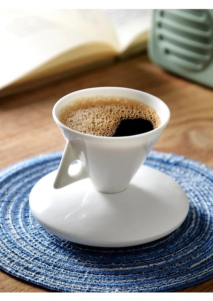 1 Adet Tarzı Nefis Italyan Espresso Fincan Yemekleri Benzersiz Yaratıcı Çift Kemik Porselen Seramik Bardak Şekilli Ev Beyaz Çay Bardağı Tabağı Seti 70M (Yurt Dışından)