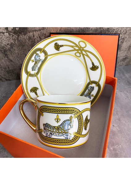 No.5 Tarzı Lüks Çay Fincanları ve Tabakları 2 Set Ince Kemik Çini Kahve Fincanları Altın Saplı Kraliyet Porselen Çay Partisi Seti Espresso Kupalar (Yurt Dışından)