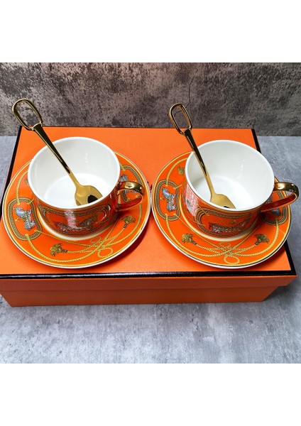 No.5 Tarzı Lüks Çay Fincanları ve Tabakları 2 Set Ince Kemik Çini Kahve Fincanları Altın Saplı Kraliyet Porselen Çay Partisi Seti Espresso Kupalar (Yurt Dışından) modelleri