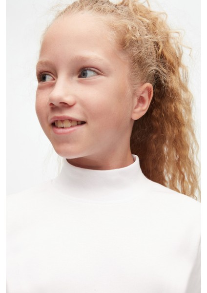 Ekru Basic Kışlık Yarım Balıkçı Yaka Uzun Kollu Kız Çocuk Tişört modelleri