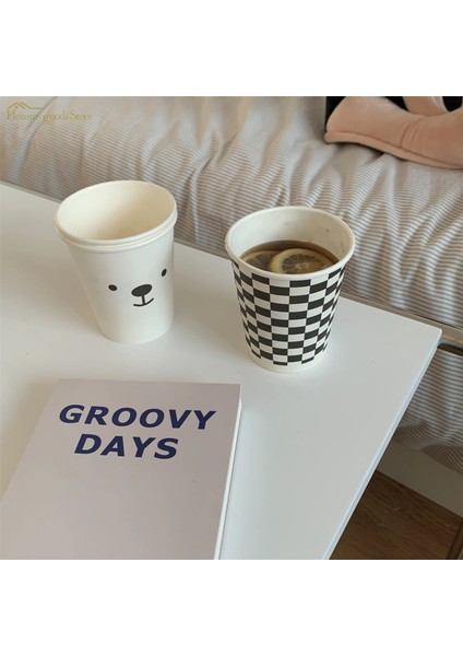 Büyük Burunlu Ayı Stili 50 Parça Adet Yumuşak Sevimli Kağıt Bardak Sert ve Kalın Tek Kullanımlık Su Bardağı Ingilizce Siyah Beyaz Ekose Plastik Bardak Sandık Çayı (Yurt Dışından) fırsatları