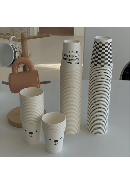 Büyük Burunlu Ayı Stili 50 Parça Adet Yumuşak Sevimli Kağıt Bardak Sert ve Kalın Tek Kullanımlık Su Bardağı Ingilizce Siyah Beyaz Ekose Plastik Bardak Sandık Çayı (Yurt Dışından) indirimleri