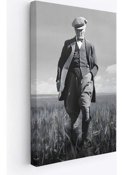 Siyah Beyaz Tarlada Yürüyen Atatürk Kanvas Tablo fiyatları