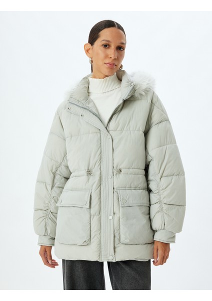 Oversize Kaban Kapüşonlu Yakası Suni Kürklü Su Itici Cepli Fermuarlı