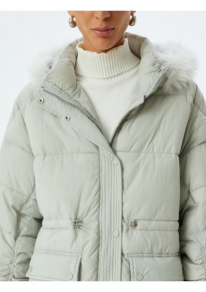Oversize Kaban Kapüşonlu Yakası Suni Kürklü Su Itici Cepli Fermuarlı