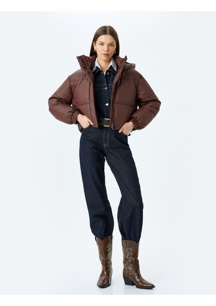 Kapüşonlu Fermuarlı Cep Detaylı Kapitone Crop Şişme Mont