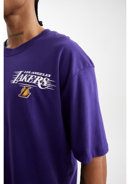 DeFactoFit NBA Los Angeles Lakers Oversize Geniş Kalıp Bisiklet Yaka Sırt Baskılı Pamuklu Kısa Kollu Tişört V0775AZ24AU