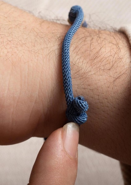 14 Ayar Altın Puslu Mavi İpli Kadın/Erkek Küp Bileklik indirimleri