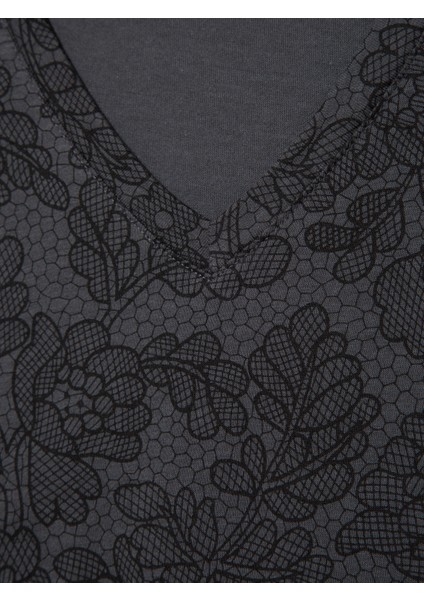 Kadın Siyah Favorite V Yaka T-Shirt