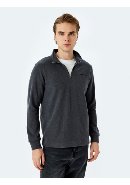 Uzun Kollu Pamuk Karışımlı Slogan Işlemeli Yarım Fermuarlı Sweatshirt modelleri