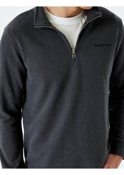 Uzun Kollu Pamuk Karışımlı Slogan Işlemeli Yarım Fermuarlı Sweatshirt indirimleri