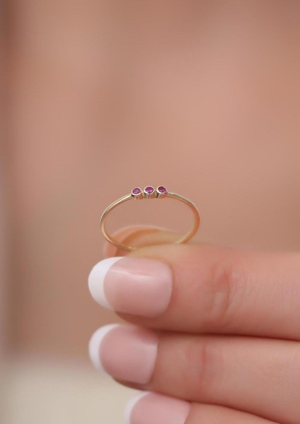 14 Ayar Altın Üç Taşlı Minimal Mor Yüzük