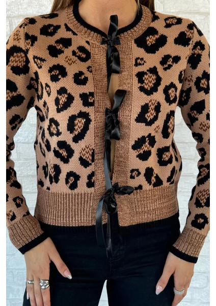 Leopar Desenli Kurdele Detaylı Triko Ceket