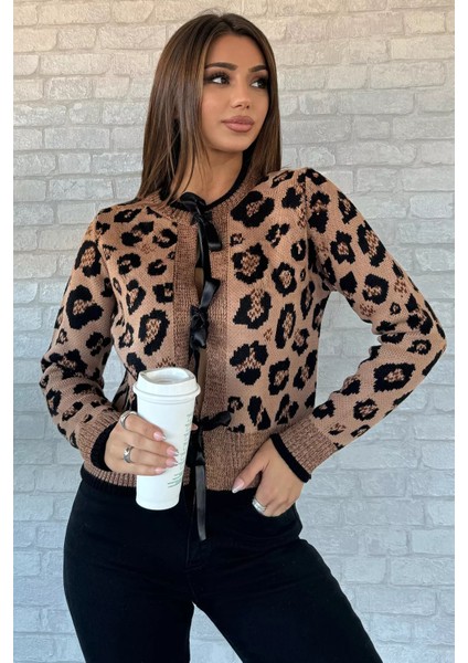 Leopar Desenli Kurdele Detaylı Triko Ceket