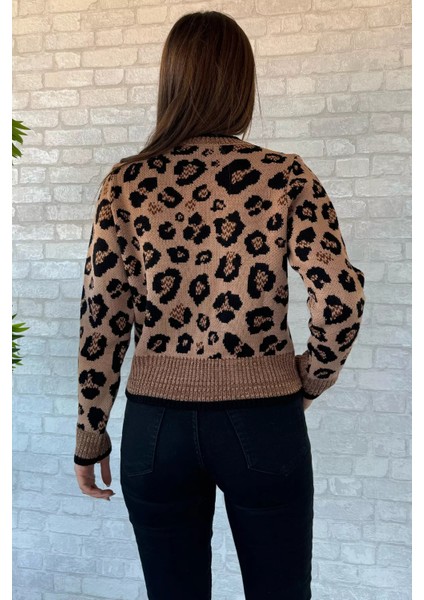 Leopar Desenli Kurdele Detaylı Triko Ceket