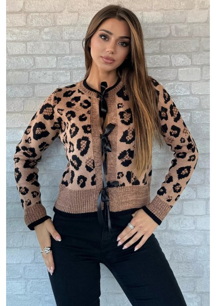 Leopar Desenli Kurdele Detaylı Triko Ceket