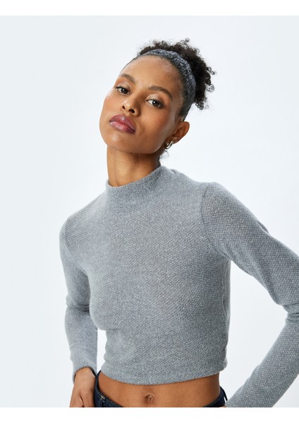 Yumuşak Dokulu Dik Yaka Uzun Kollu Crop Tişört