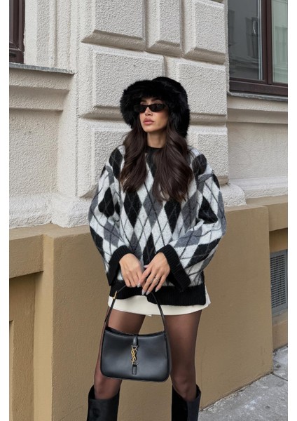 Siyah Yanları Yırtmaçlı Şardonlu Baklava Kazak indirimleri