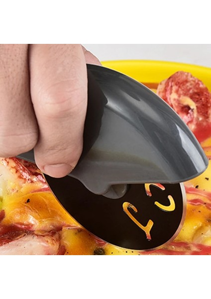 Siyah Stil Paslanmaz Çelik Yuvarlak Tekerlek Kesme Bıçağı Pizza Kapaklı Rulet Rulo Hamur Pizza Dilimleme Kesici Pişirme Aksesuarları Araçları (Yurt Dışından) fiyatları