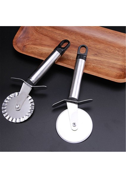 C Stili Paslanmaz Çelik Pizza Kesici Çift Silindirli Pizza Bıçağı Kesici Pasta Makarna Hamur Crimper Mutfak Pizza Araçları 4 Desen (Yurt Dışından) fırsatları