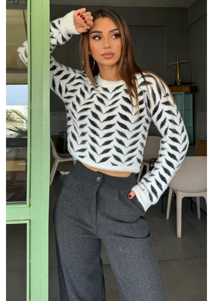 Bisiklet Yaka Desenli Yumoş Iplik Croptop Kadın Triko Kazak