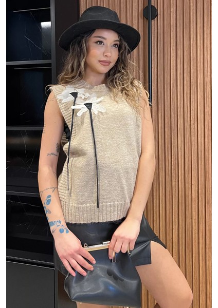 Çiçek Detaylı Kadın Triko Süveter fiyatları