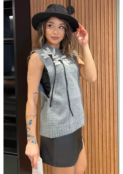 Çiçek Detaylı Kadın Triko Süveter fiyatları