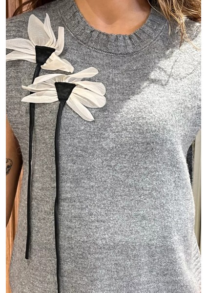 Çiçek Detaylı Kadın Triko Süveter modelleri